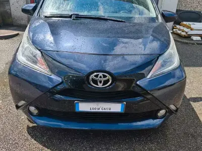 Begagnad Toyota Aygo X-wave 2014 Blå Halvkombi
