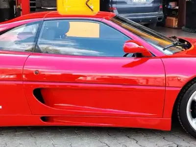Usata Ferrari F355 381 CV (280 kW) 1998 Rosso Cabrio