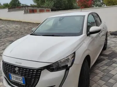 Usata Peugeot 208 Allure 101 CV (74 kW) 2020 Bianco Utilitaria