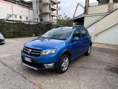 Usata Dacia Sandero Prestige 90 CV (66 kW) 2014 Blu/azzurro Berlina