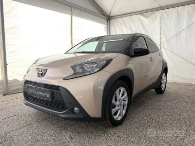 Usata Toyota Aygo X Trend 72 CV (52 kW) 2022 Ginger beige & black met SUV