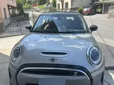 Usata Mini Cooper SE 75 kW (102 CV) 2022 Grigio Utilitaria
