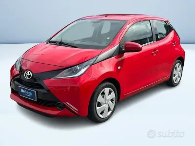 Gebraucht Toyota Aygo X-play 69 PS (50 kW) 2018 Rot Kleinwagen