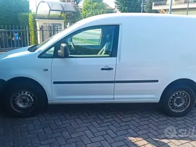 Usata VW Caddy 105 CV (77 kW) 2010 Bianco Monovolume
