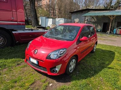 Usado Renault Twingo Dynamique 60 CV (44 kW) 2009 Rojo Utilitario