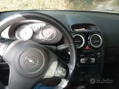 Usata Opel Corsa 95 CV (69 kW) 2011 Grigio Utilitaria