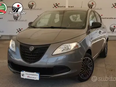 Usata Lancia Ypsilon Gold 69 CV (50 kW) 2015 Marrone Utilitaria
