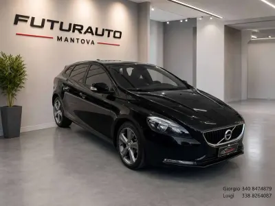 Usata Volvo V40 Business Edition 120 CV (88 kW) 2017 Nero Berlina