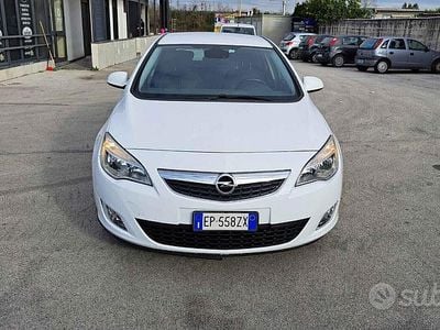 Usata Opel Astra Cosmo 125 CV (91 kW) 2013 Bianco Berlina
