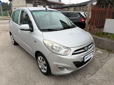 Usata Hyundai i10 Comfort 87 CV (63 kW) 2015 Grigio Utilitaria