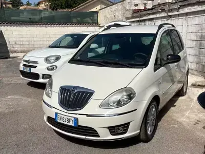 Usata Lancia Musa Gold 95 CV (69 kW) 2012 Beige Monovolume