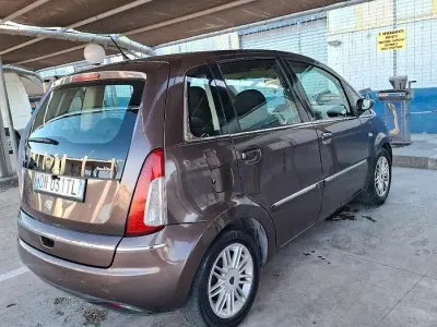 Usata Lancia Musa 90 CV (66 kW) 2008 Marrone Monovolume