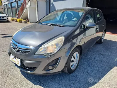 Usado Opel Corsa 85 HP (62 kW) 2012 Cinzento Citadino