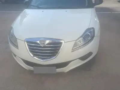 Usata Lancia Delta 120 CV (88 kW) 2012 Bianco Utilitaria