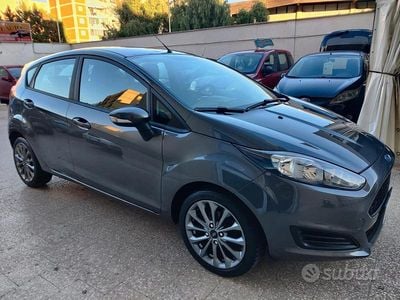 Usata Ford Fiesta ST-Line 75 CV (55 kW) 2017 Grigio Utilitaria