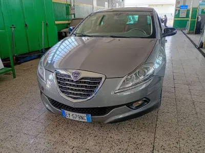 Usata Lancia Delta 120 CV (88 kW) 2009 Utilitaria