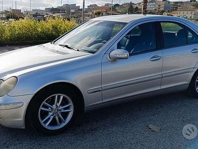 Usata Mercedes C220 Elegance 142 CV (104 kW) 2002 Grigio Berlina