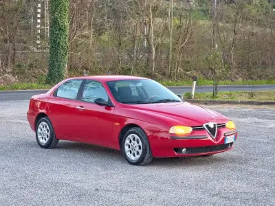 Usata Alfa Romeo 156 Distinctive 116 CV (85 kW) 2001 Rosso Berlina