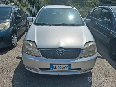 Usata Toyota Corolla 90 CV (66 kW) 2002 Grigio Station wagon
