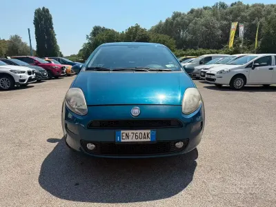 Usata Fiat Punto Lounge 77 CV (56 kW) 2012 Bluazzurro Utilitaria