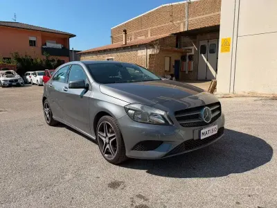Usata Mercedes A200 136 CV (100 kW) 2015 Grigio Utilitaria