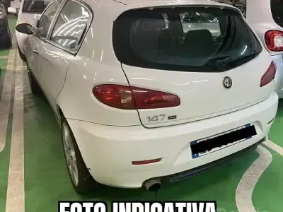 Usata Alfa Romeo 147 116 CV (85 kW) 2004 Bianco Utilitaria