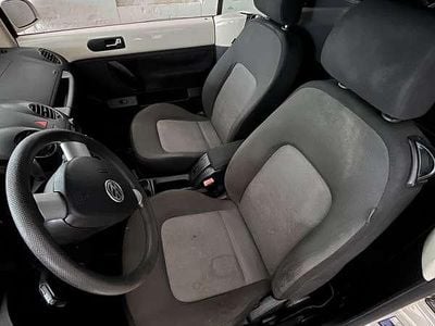 Usata VW New Beetle 102 CV (75 kW) 2006 Giallo Utilitaria