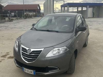 Usado Lancia Ypsilon Platinum 69 HP (50 kW) 2013 Cinzento Citadino