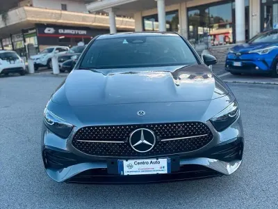 Usata Mercedes A180 AMG Line Premium 116 CV (85 kW) 2025 Grigio Berlina