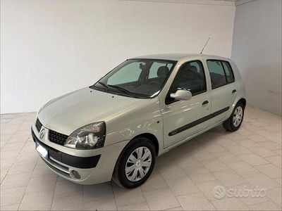 Usata Renault Clio II 75 CV (55 kW) 2003 Grigio Berlina