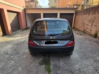 Usata Lancia Ypsilon 60 CV (44 kW) 2002 Utilitaria