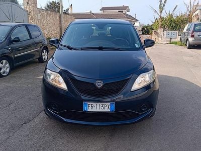 Usata Lancia Ypsilon 69 CV (50 kW) 2018 Blu Utilitaria