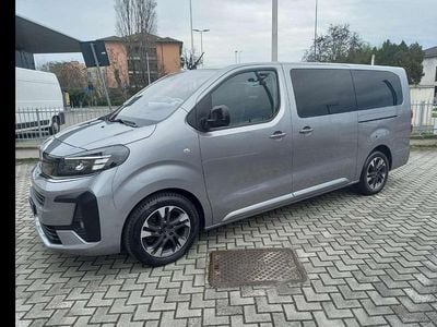 Usata Opel Zafira Life 179 CV (131 kW) 2024 Argento Monovolume