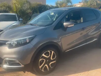 Usata Renault Captur 90 CV (66 kW) 2015 Grigio SUV