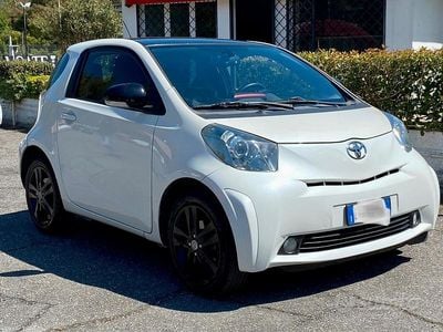 Begagnad Toyota iQ Style 99 HK (72 kW) 2012 Vit Halvkombi