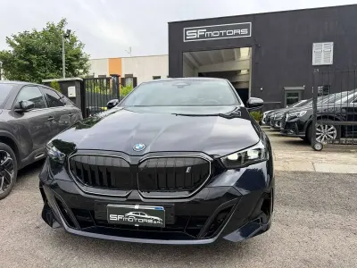 Usata BMW i5 M Sport 127 kW (173 CV) 2025 Blu/azzurro Berlina