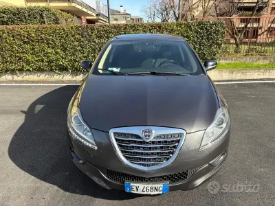 Begagnad Lancia Delta Silver 120 HK (88 kW) 2014 Grå Halvkombi