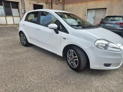 Usata Fiat Grande Punto 95 CV (69 kW) 2006 Bianco Utilitaria