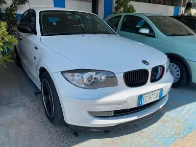 Usata BMW 118 143 CV (105 kW) 2010 Bianco Utilitaria