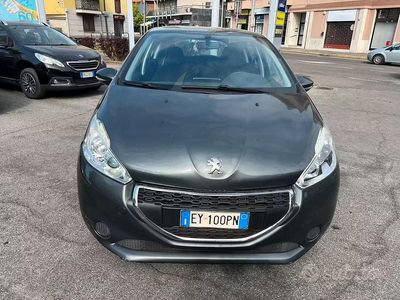 Usata Peugeot 208 82 CV (60 kW) 2015 Grigio Utilitaria