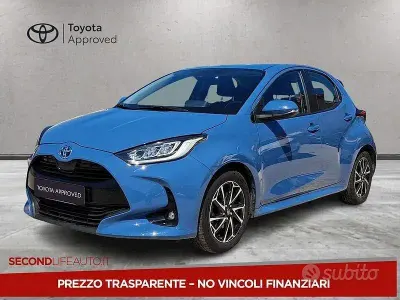 Begagnad Toyota Yaris Hybrid Trend 92 HK (67 kW) 2022 Blå Sedan
