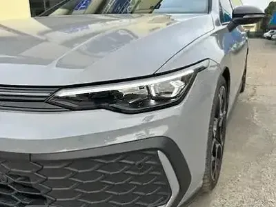 Usata VW Golf VIII GTI 245 CV (180 kW) 2024 Grigio Berlina