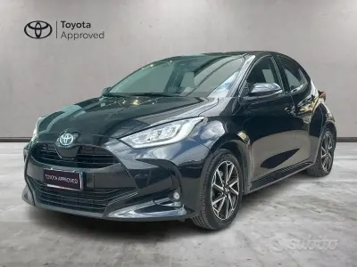 Käytetty Toyota Yaris Hybrid Trend 92 HP (67 kW) 2022 Musta Sedan
