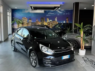 Usado Kia Rio 75 HP (55 kW) 2016 Preto Citadino