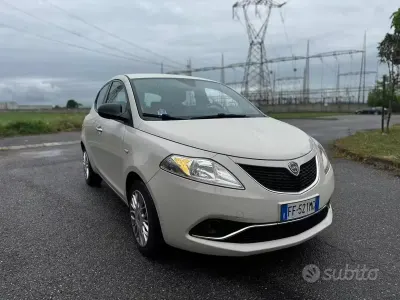 Usata Lancia Ypsilon Gold 69 CV (50 kW) 2016 Bianco Utilitaria
