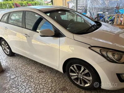 Usata Hyundai i30 128 CV (94 kW) 2012 Bianco Station wagon