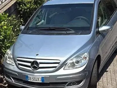 Usata Mercedes B180 109 CV (80 kW) 2006 Grigio Monovolume