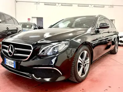 Usata Mercedes E220 Premium Plus 194 CV (142 kW) 2021 Nero Station wagon