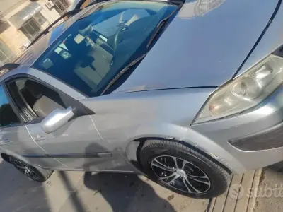 Brugt Renault Mégane 100 HK (73 kW) 2006 Grå Sedan
