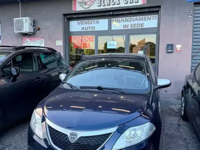Usata Lancia Ypsilon Gold 69 CV (50 kW) 2017 Bluazzurro Utilitaria